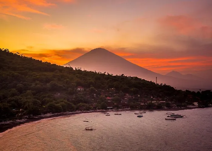 Botel Made Sura Bali & Tour